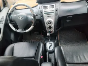 Toyota Yaris Base Hatchback 3dr 2010 Silver
