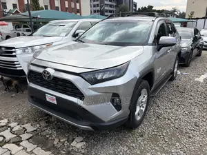 Toyota RAV4 2021 Silver