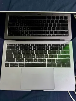Laptop Apple MacBook Pro 2017 16GB Intel Core i7 SSD 256GB