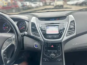 Hyundai Elantra Limited Sedan FWD (1.8L 4cyl 6A) 2016 Red