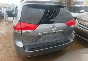 Toyota Sienna LE FWD 8-Passenger 2013 Blue