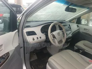 Toyota Sienna LE FWD 8-Passenger 2013 Blue