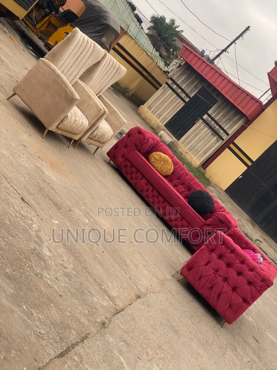 Top Quality Complete Padded 7 Seaters Sofa Set With Throw Pillows