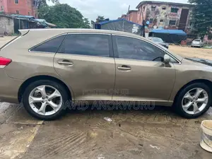 Toyota Venza V6 2010 Gold