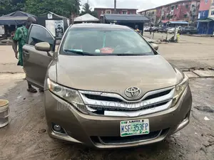 Toyota Venza V6 2010 Gold