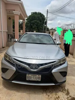 Toyota Camry SE FWD (2.5L 4cyl 8AM) 2018 Silver