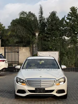 Mercedes-Benz C300 Base AWD 4Matic Sedan (2.0L 4cyl 7A) 2015 White