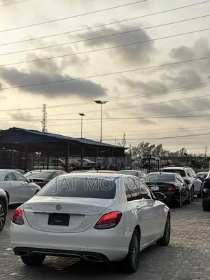 Mercedes-Benz C300 Base AWD 4Matic Sedan (2.0L 4cyl 7A) 2015 White