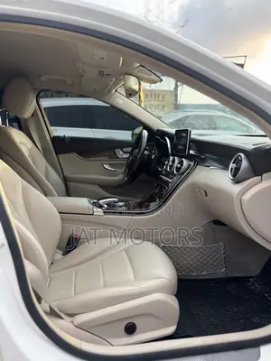 Mercedes-Benz C300 Base AWD 4Matic Sedan (2.0L 4cyl 7A) 2015 White