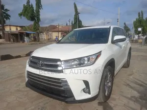 Toyota Highlander LE 4dr SUV (3.5L 6cyl 6A) 2015 White