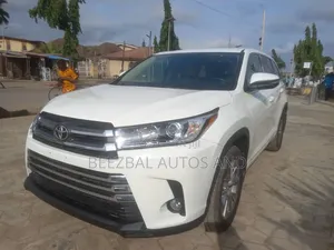 Toyota Highlander LE 4dr SUV (3.5L 6cyl 6A) 2015 White