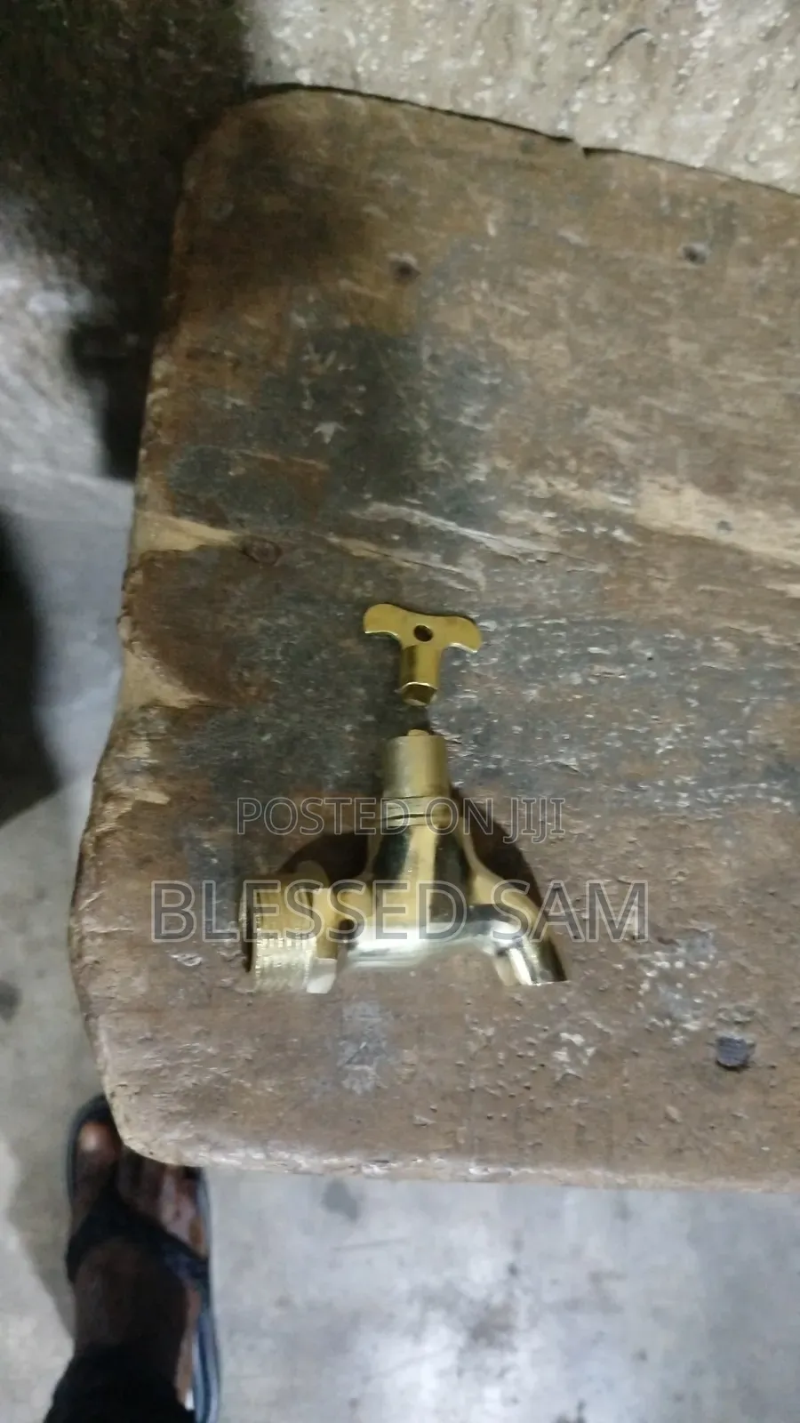 Lock and Take Wall Tap