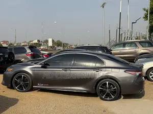 Toyota Camry XSE FWD (2.5L 4cyl 8AM) 2018 Gray