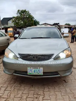 Toyota Camry 2.4 XLE 2005 Gray