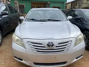 Toyota Camry XLE 4dr Sedan (2.4L 4cyl 5A) 2009 Silver