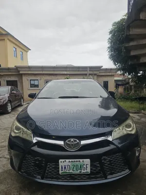 Toyota Camry LE 4dr Sedan (2.5L 4cyl 6A) 2016