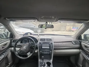 Toyota Camry LE 4dr Sedan (2.5L 4cyl 6A) 2016