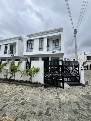 5bdrm Duplex in Chevron for sale
