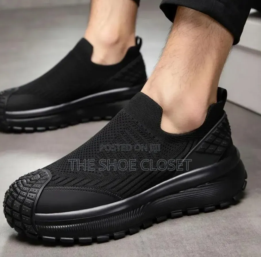Men's Thick-Sole Breathable Black Slip-on Sneakers