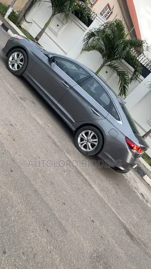 Hyundai Elantra Limited Sedan FWD (2.0L 4cyl 6A) 2017 Gray