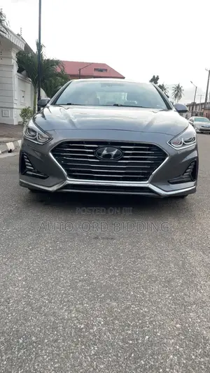 Hyundai Elantra Limited Sedan FWD (2.0L 4cyl 6A) 2017 Gray