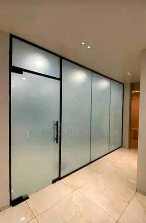 Modern Office Glass Divider
