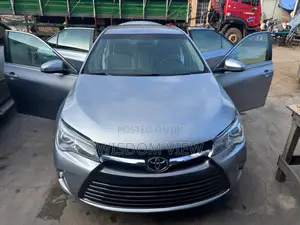 Toyota Camry LE 4dr Sedan (2.5L 4cyl 6A) 2015 Silver
