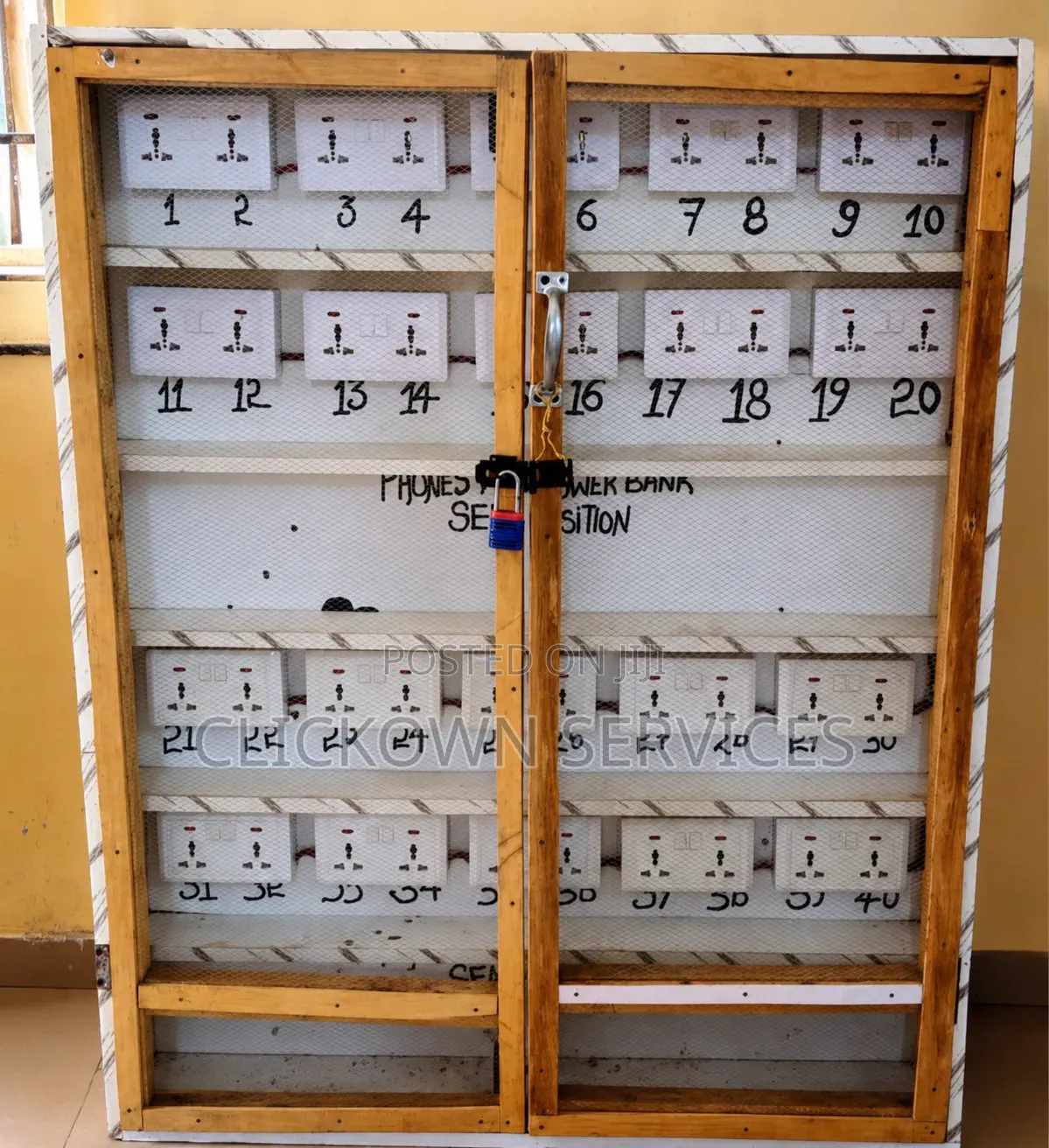 40 Sockets Phone-Charging Board Covered With Net Key-Lock