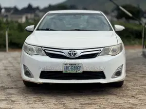 Toyota Camry LE 4dr Sedan (2.5L 4cyl 6A) 2013 White