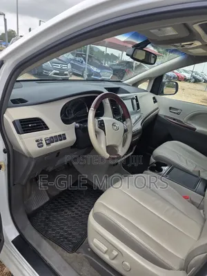 Toyota Sienna Limited 7-Passenger 4dr Minivan AWD (3.5L 6cyl 6A) 2014