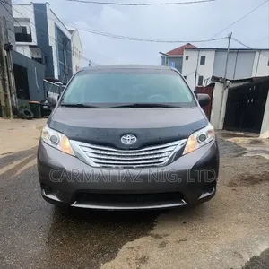 Toyota Sienna LE FWD 8-Passenger 2013 Gray