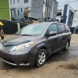 Toyota Sienna LE FWD 8-Passenger 2013 Gray