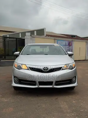 Toyota Camry SE V6 4dr Sedan (3.5L 6cyl 6A) 2013 Silver