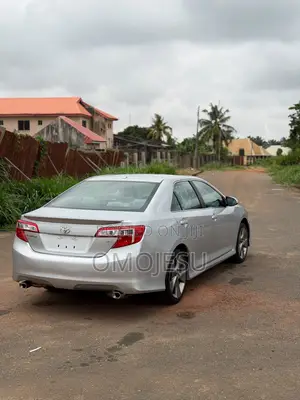 Toyota Camry SE V6 4dr Sedan (3.5L 6cyl 6A) 2013 Silver