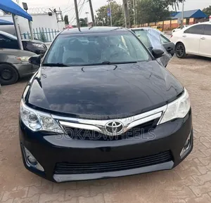 Toyota Camry XLE V6 4dr Sedan (3.5L 6cyl 6A) 2013 Black
