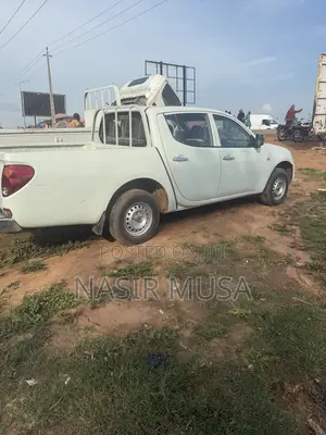 Mitsubishi L200 2012 White
