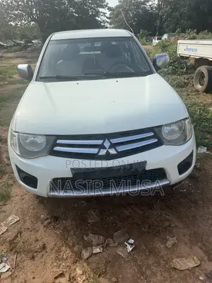 Mitsubishi L200 2012 White