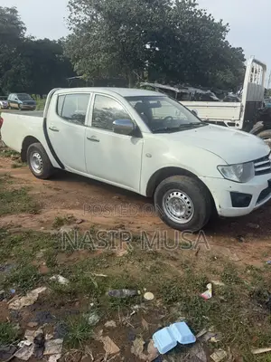 Mitsubishi L200 2012 White