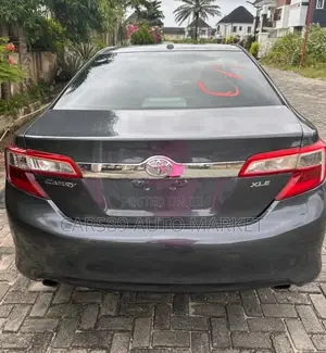 Toyota Camry XLE V6 4dr Sedan (3.5L 6cyl 6A) 2013 Gray