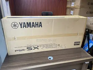 Yamaha PSR-SX720+ Professional Keyboard