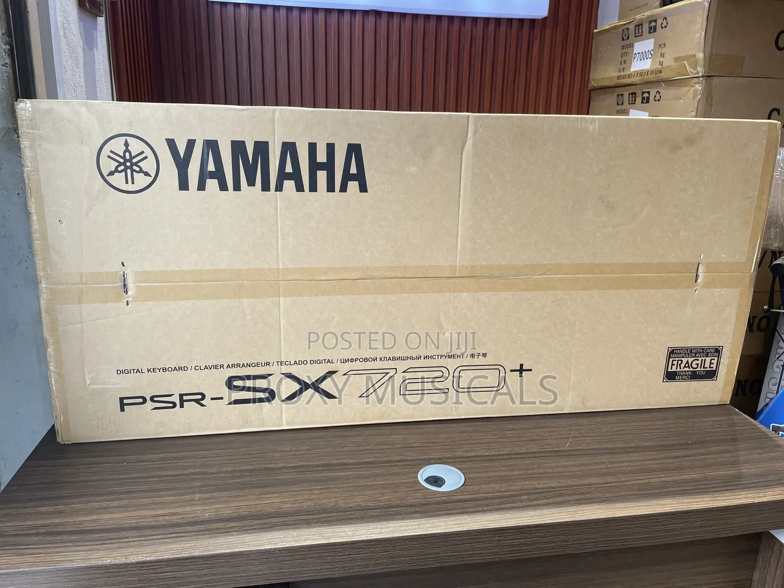 Yamaha PSR-SX720+ Professional Keyboard