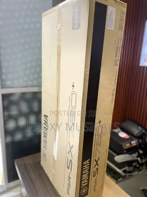 Yamaha PSR SX720+ 61-Key Professional Arranger Keyboard