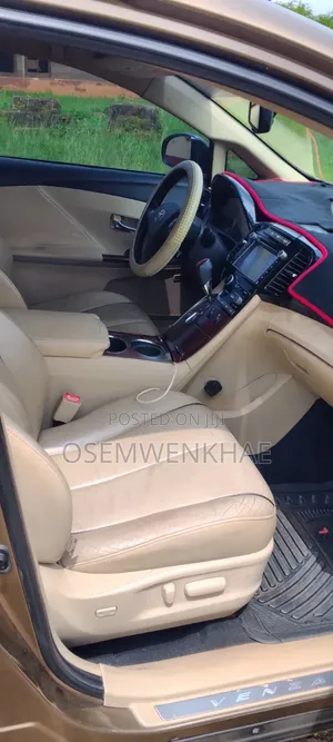 Toyota Venza V6 AWD 2012 Brown