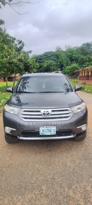 Toyota Highlander SE 2012 Gray