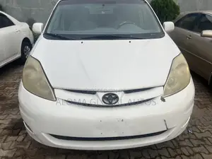 Toyota Sienna XLE AWD 2006 White