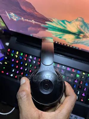 Apple Beats Solo Pro