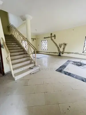 4bdrm Duplex in Crown Estate for sale