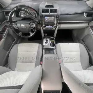 Toyota Camry XLE 4dr Sedan (2.5L 4cyl 6A) 2012 Gray