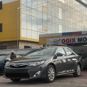 Toyota Camry XLE 4dr Sedan (2.5L 4cyl 6A) 2012 Gray