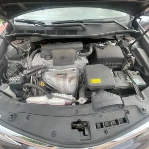 Toyota Camry XLE 4dr Sedan (2.5L 4cyl 6A) 2012 Gray